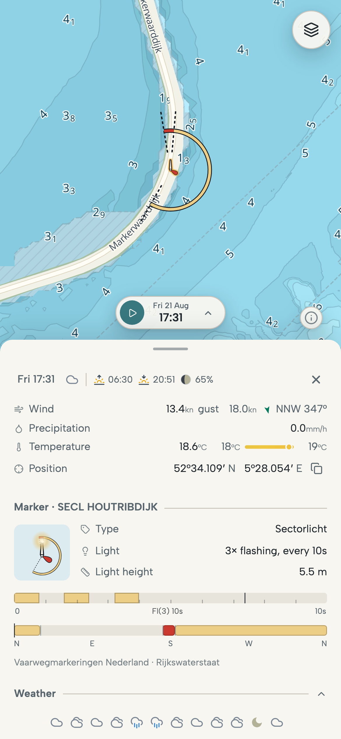 Phone with the sector light on the Houtribdijk selected: its character, sectors and rhythm in the information panel.